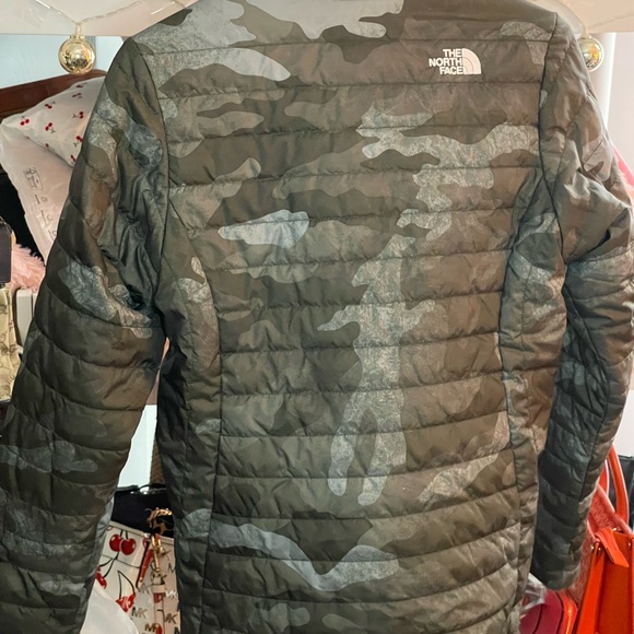The North Face xlg girls size 18 Black and Gray Camouflage Ski Jacket reversible - Picture 12 of 16